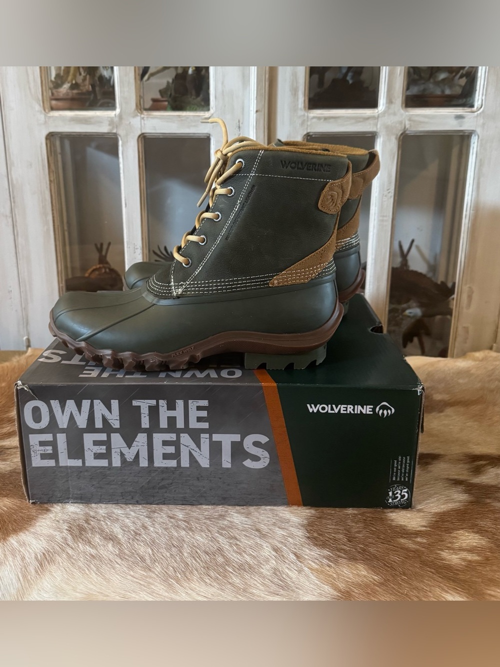 Men’s Boots Size 9.5 Wolverine Torrent Chucka Waterproof Olive /tan
